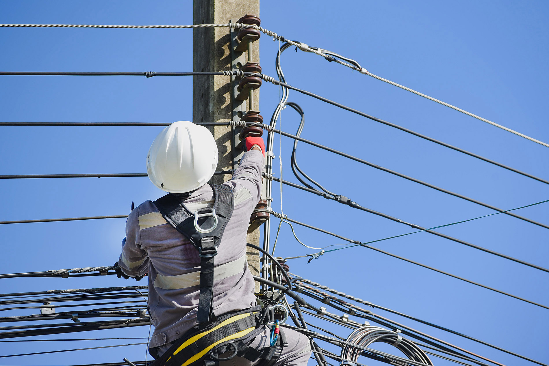 TNMP-Texas TNMP Central-Man Climbs up to Fix Electric Lines